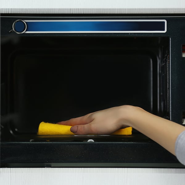 Cleaning the oven