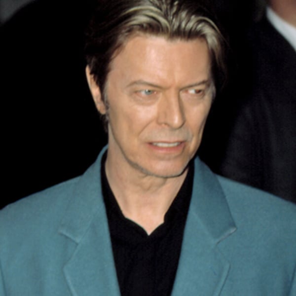 David Bowie "width =" 300 "height =" 300 "style =" float: left; rembourrage à droite: 15px; rembourrage-bas: 15px;