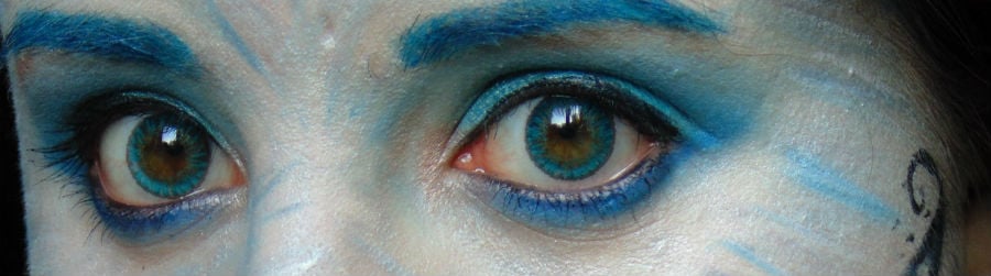 Blue contact lenses