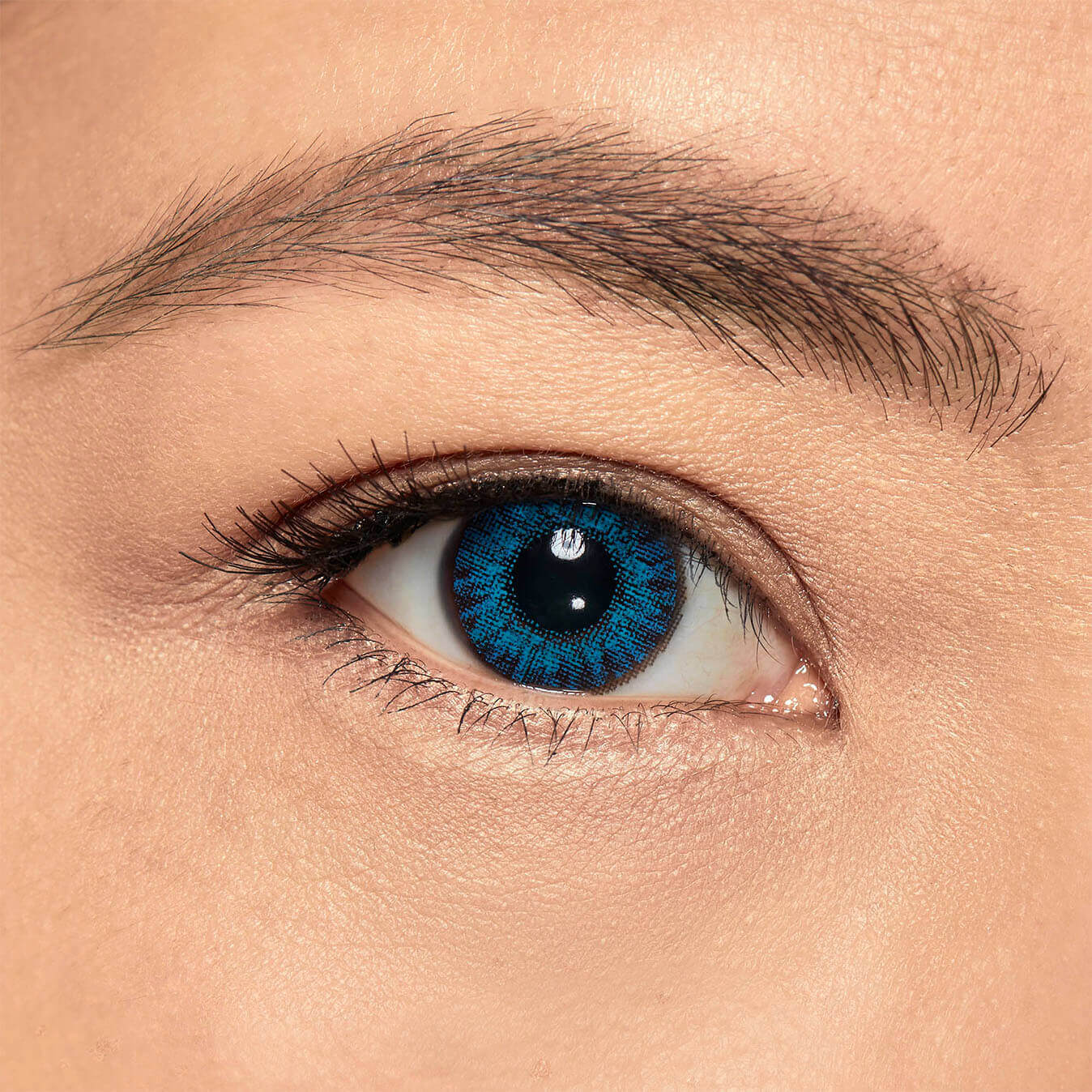Fleksibel Sømand klamre sig FreshLook Colorblends contact lenses on real eyes | Vision Direct UK